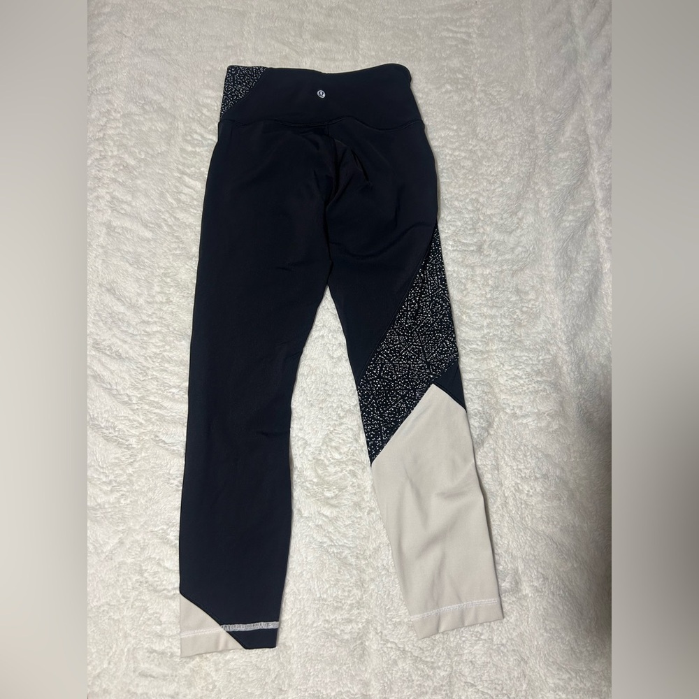 Lululemon black and white wonder under size 6